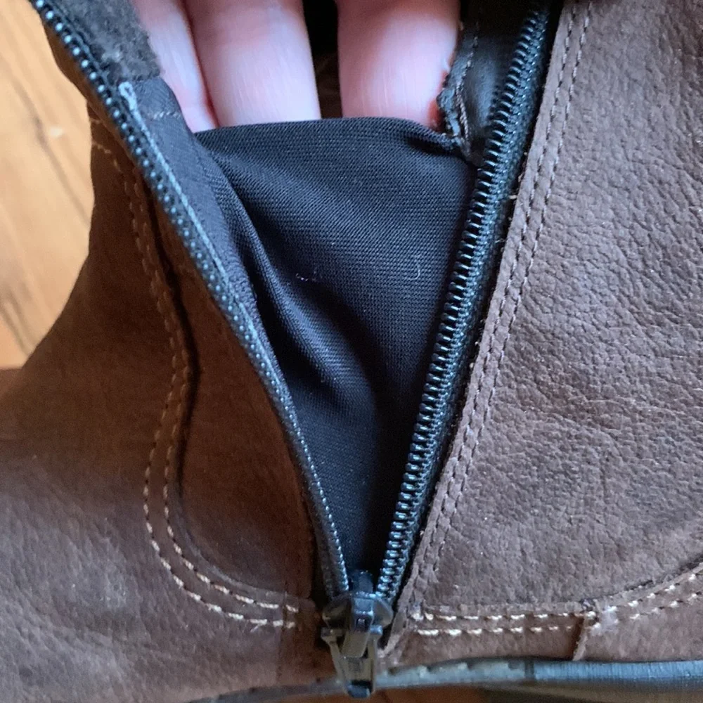 Ecco size 11 waterproof brown leather gore-tex Chelsea inner zip short boots EUC